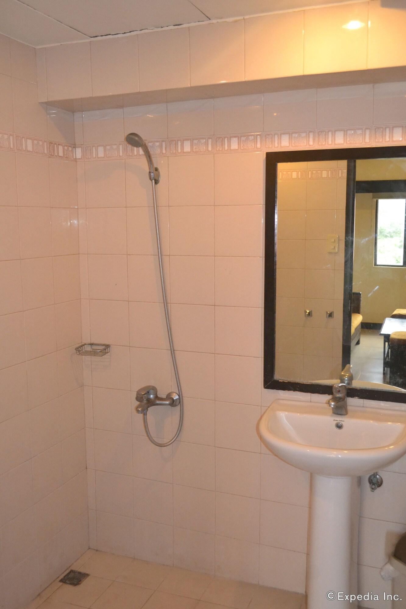 Lancaster Hotel Cebu Île de Mactan Extérieur photo